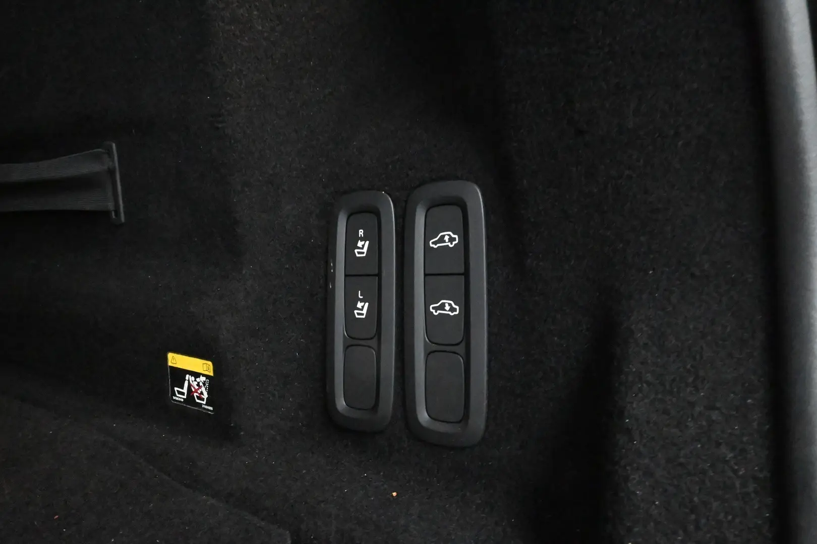 Car Image - 3JpudFtsEEdAkUsz4wIgm8