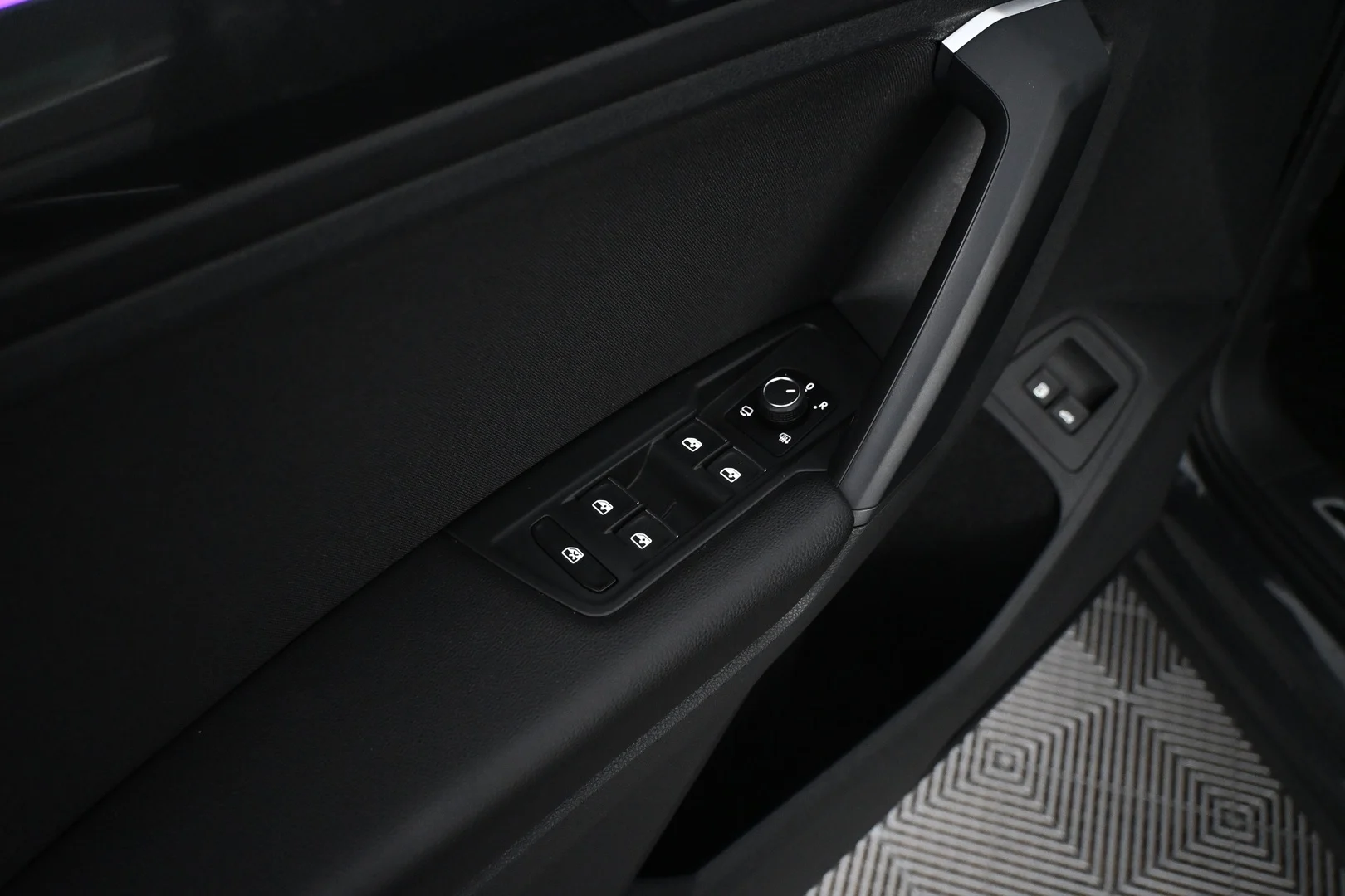 Car Image - 6HfWw7SBqkuv4D0w32uB49