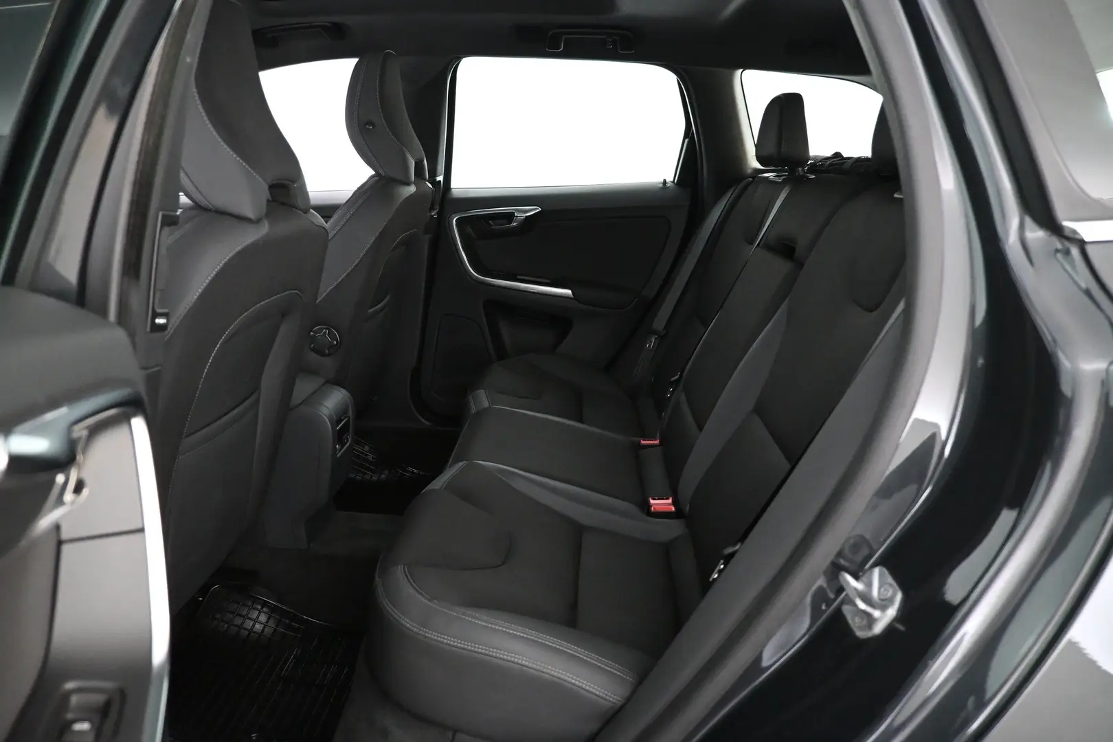 Car Image - 19z1A3QgTfYRVEhPiz8c1M