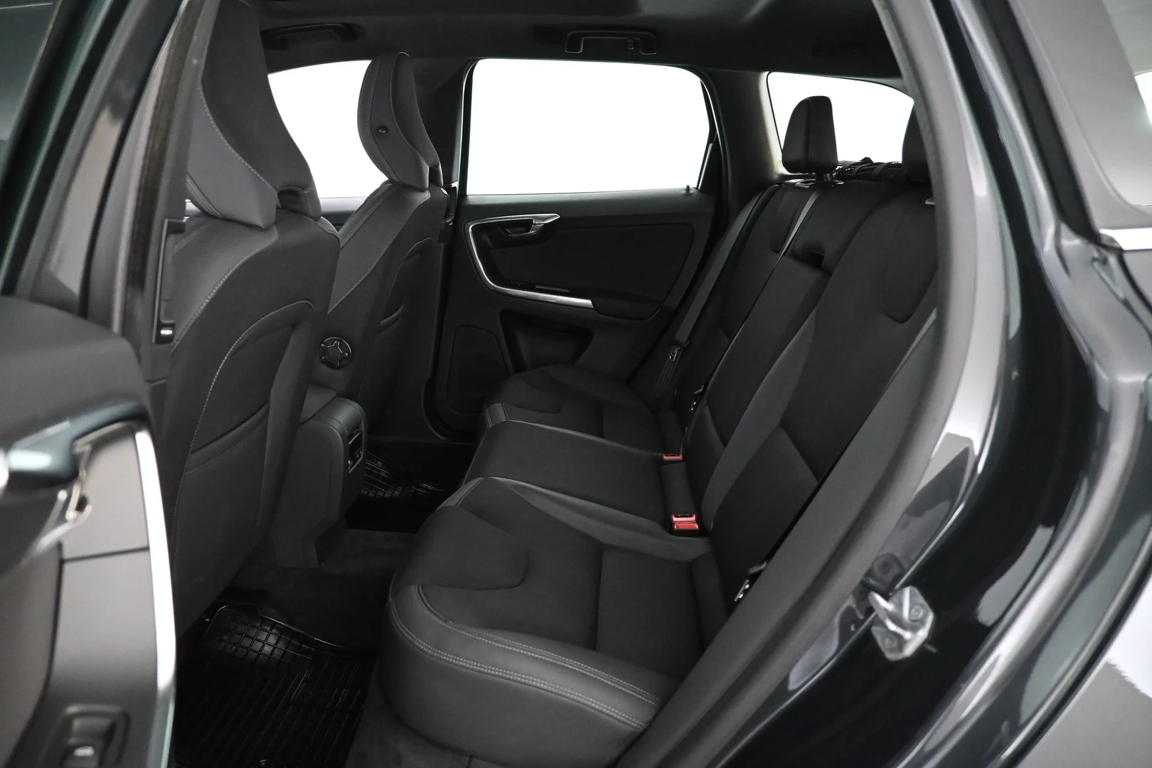 Car Image - 19z1A3QgTfYRVEhPiz8c1M