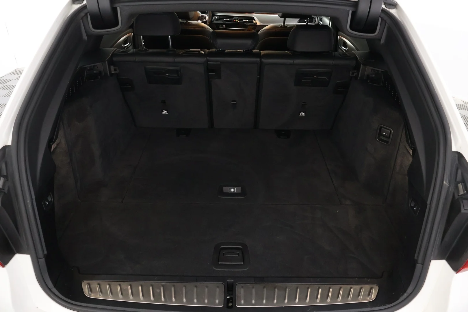 Car Image - 3DmOA0bsZYt5keZviipcvn