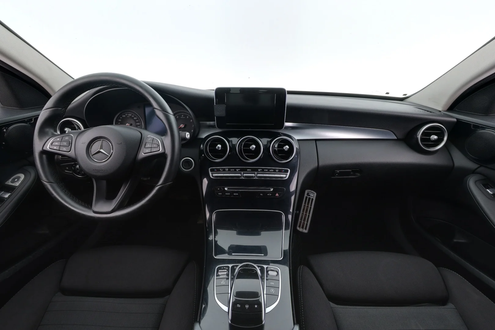 Car Image - 7EIWZH8T4AIq00V1zwe6Tp