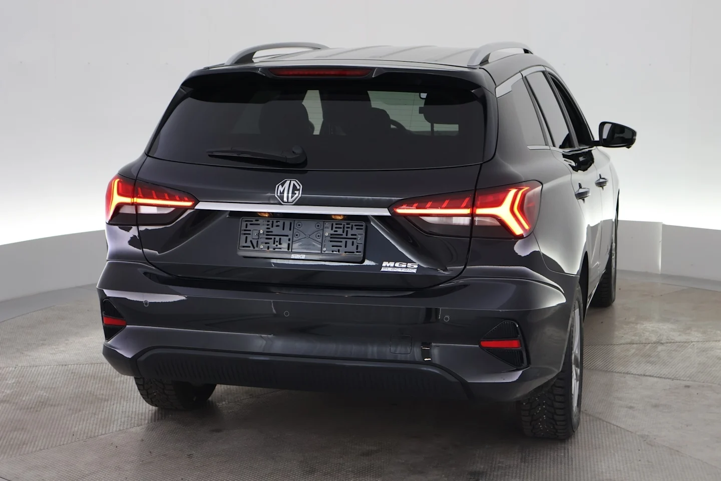 Car Image - 20c20iqXXOuIPNj3Hm6y1Q