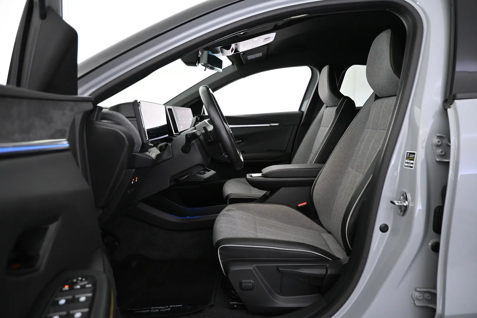 Car Image - 1Us9Pv4FiidAP0Jscc9fRJ