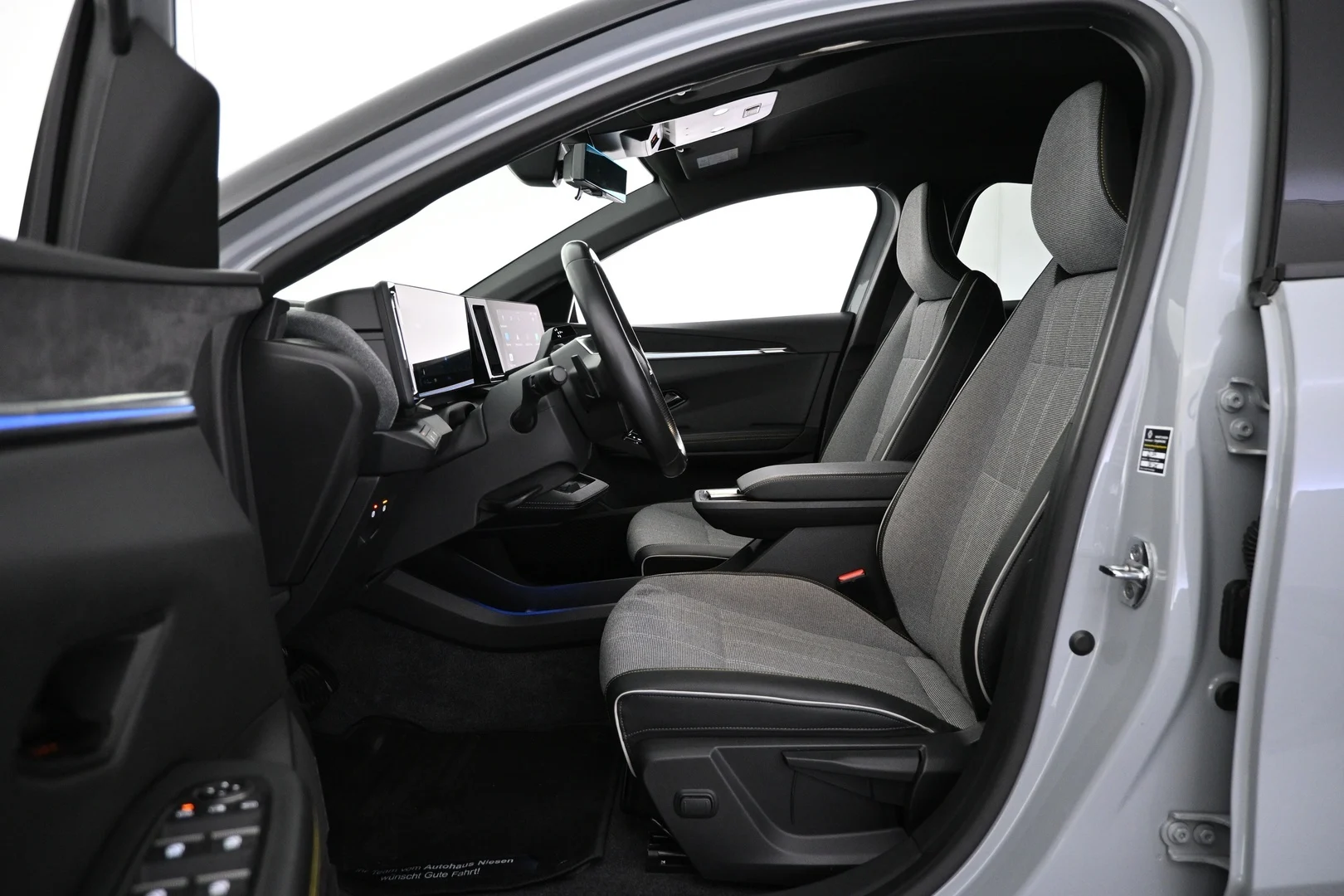 Car Image - 1Us9Pv4FiidAP0Jscc9fRJ