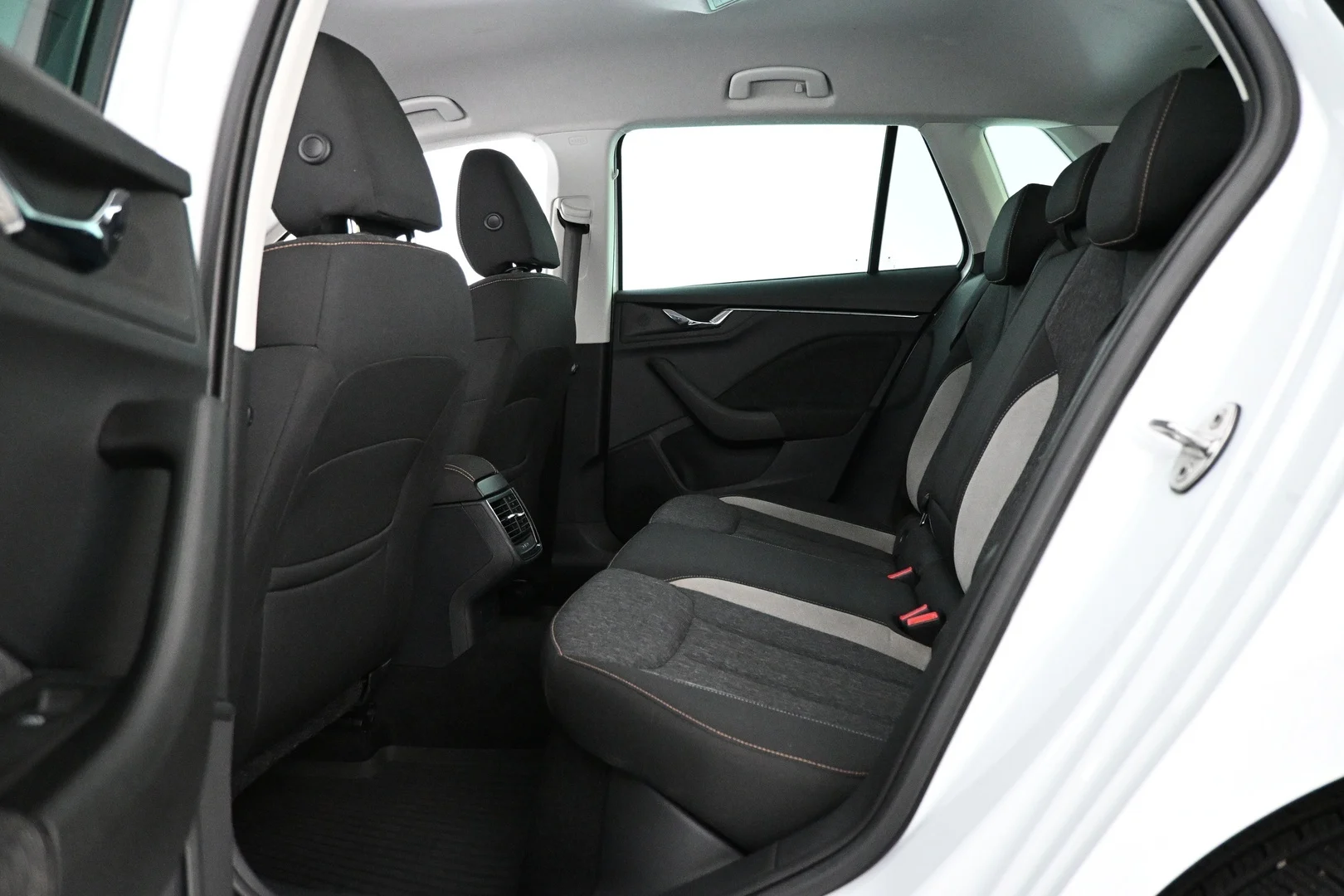 Car Image - PlurHUdh6yyiel85ELeKY