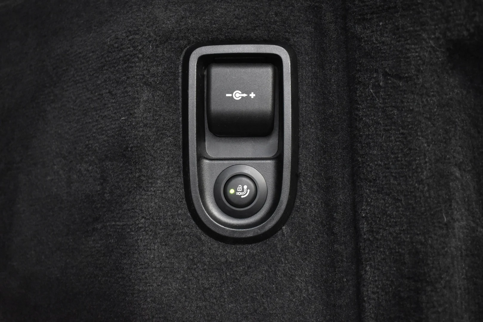 Car Image - 4GJHEKJGbCQ1b1amxKUX1y