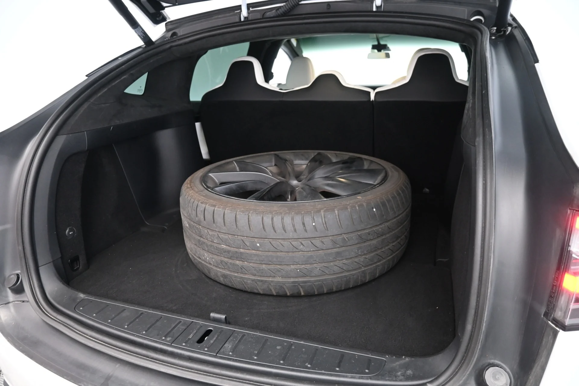 Car Image - 25b3CnE9bMXovNdVpPUK6H