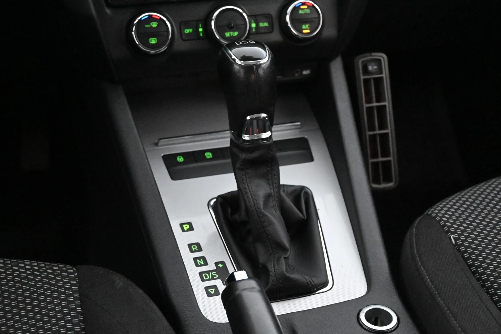 Car Image - 63QWKhyOR99r1KpbvjrjHJ