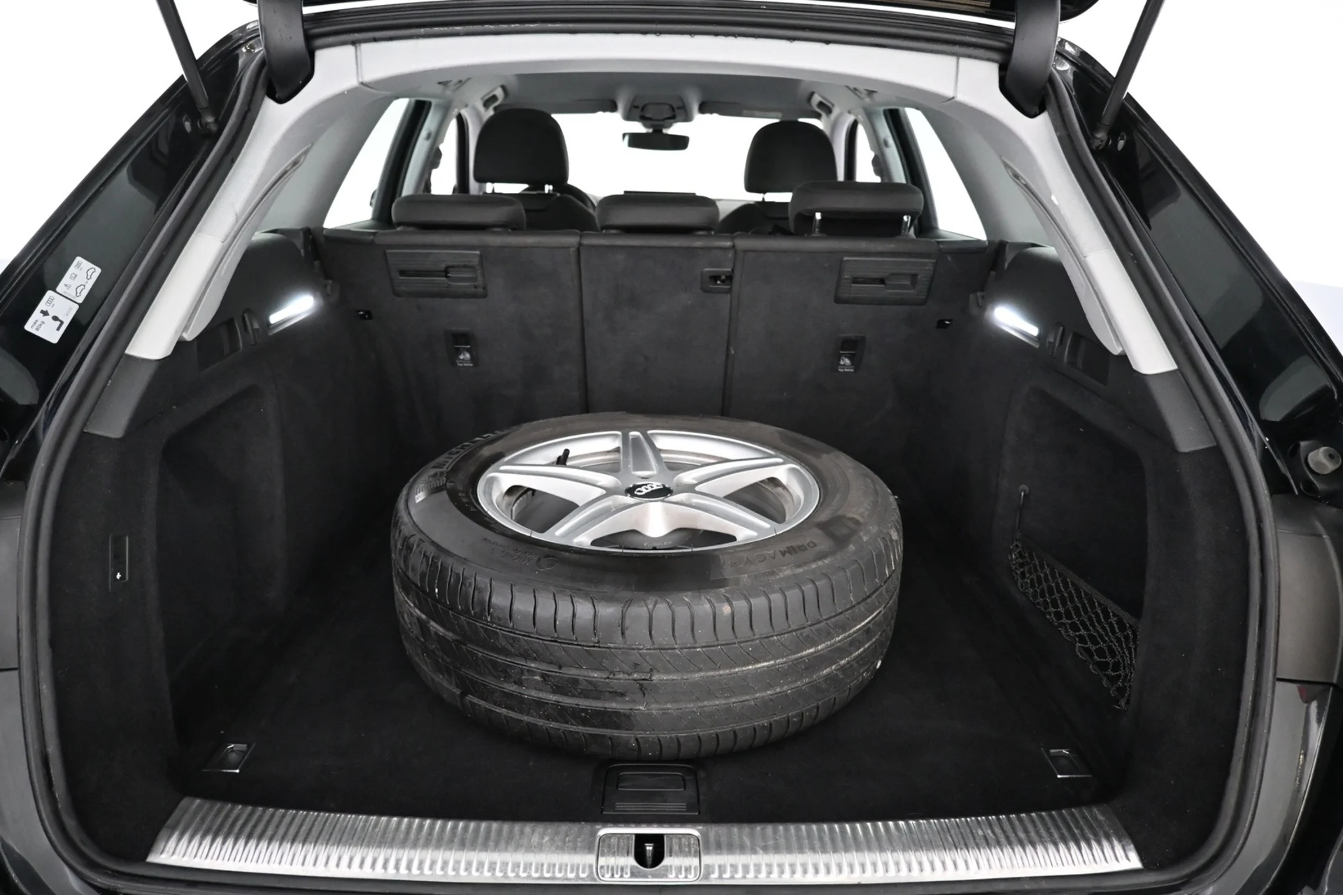 Car Image - 4JBB1tXMfyzzzG0c48Hqqy