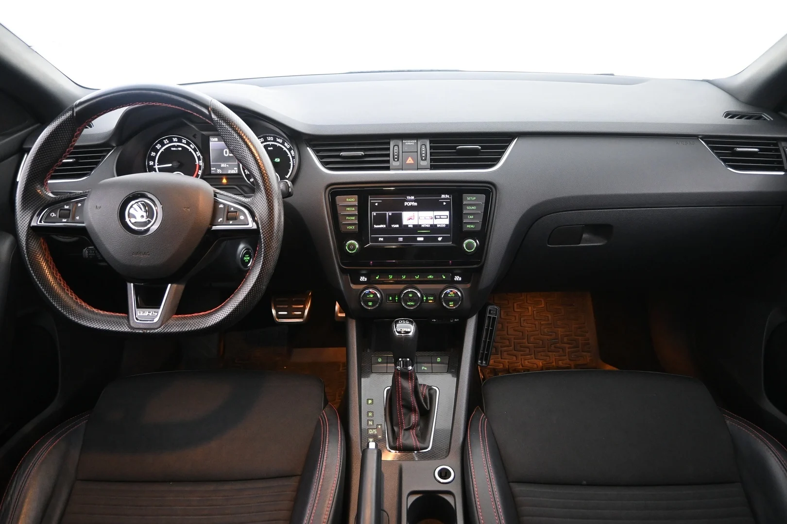 Car Image - 1YovOHW3QaEarbbtDP9Ac4