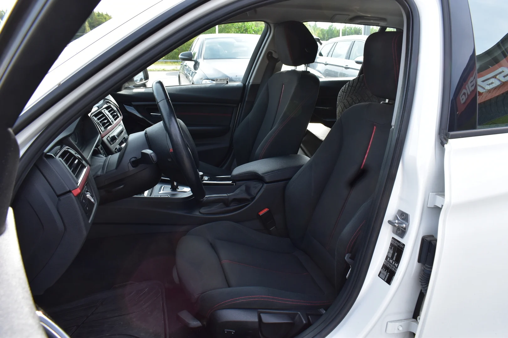 Car Image - 2lJA5xKjiqowcPIt8NggUK
