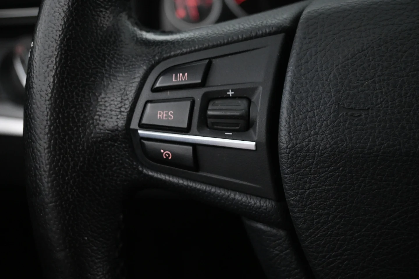 Car Image - 35jeoo7AAId1uAR5CxVaQ2