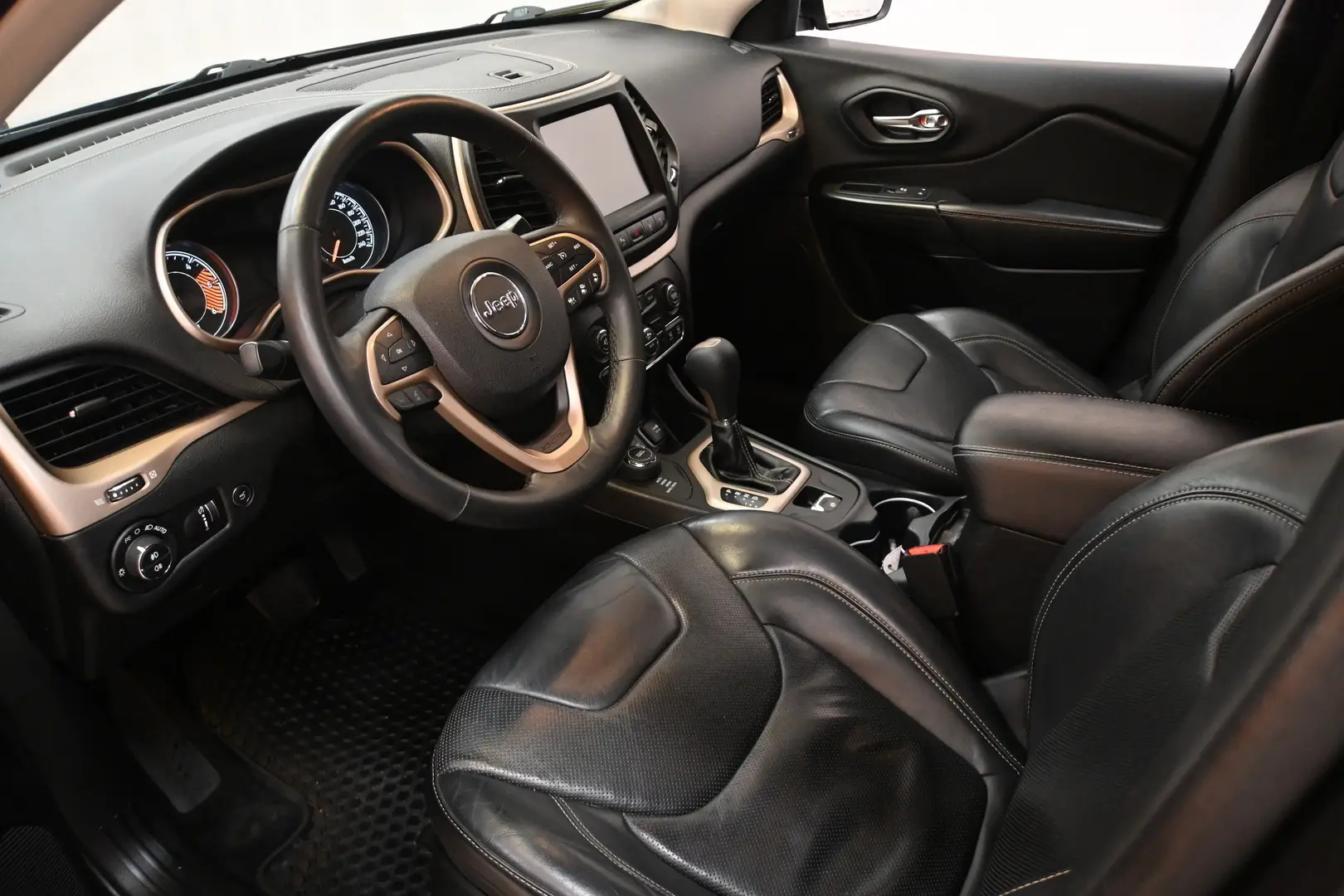 Car Image - 6SCjyAExv9i403wDiJMxUZ