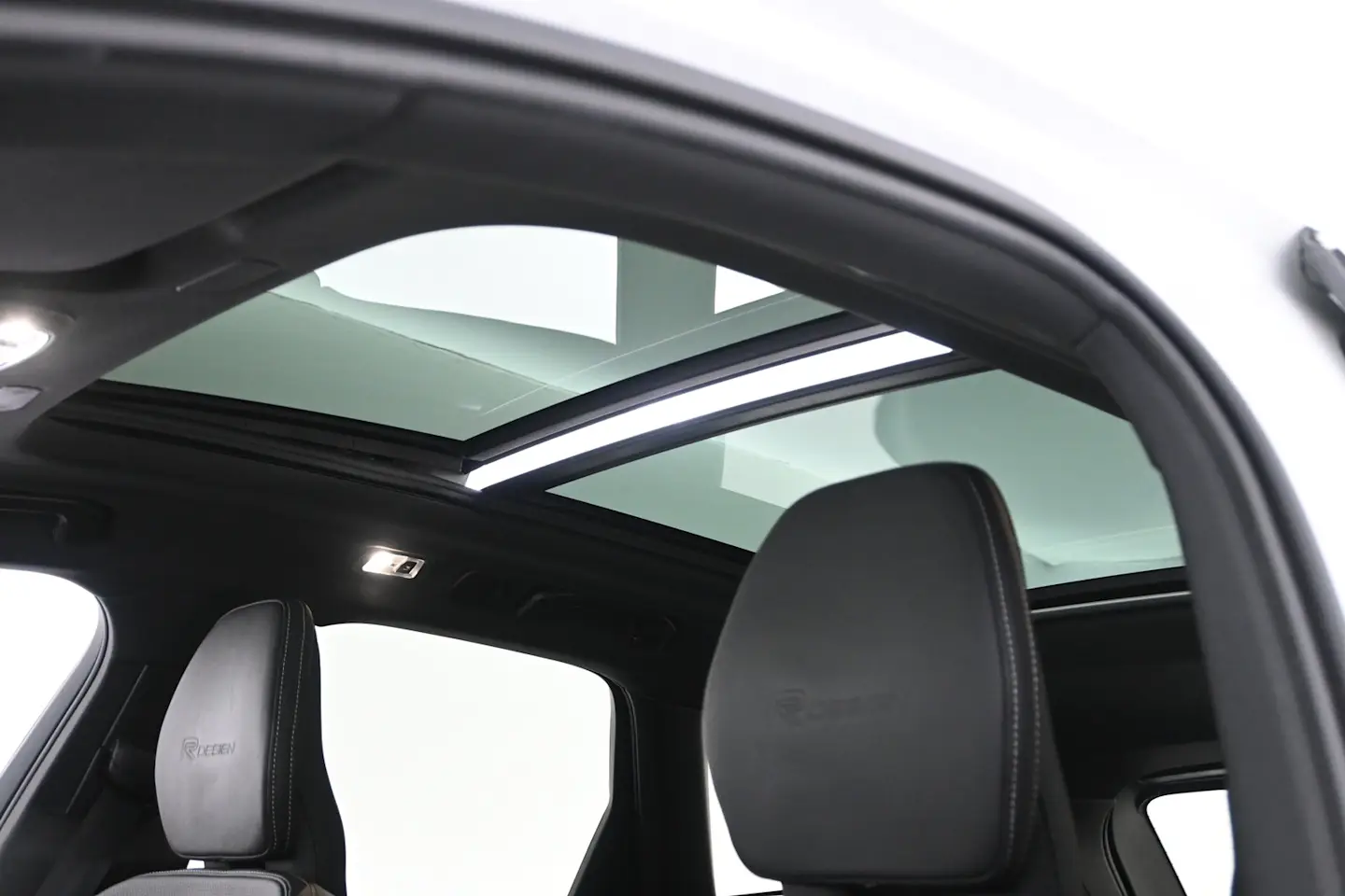 Car Image - 2yzWV51XqvpmKeDQhAbJEq
