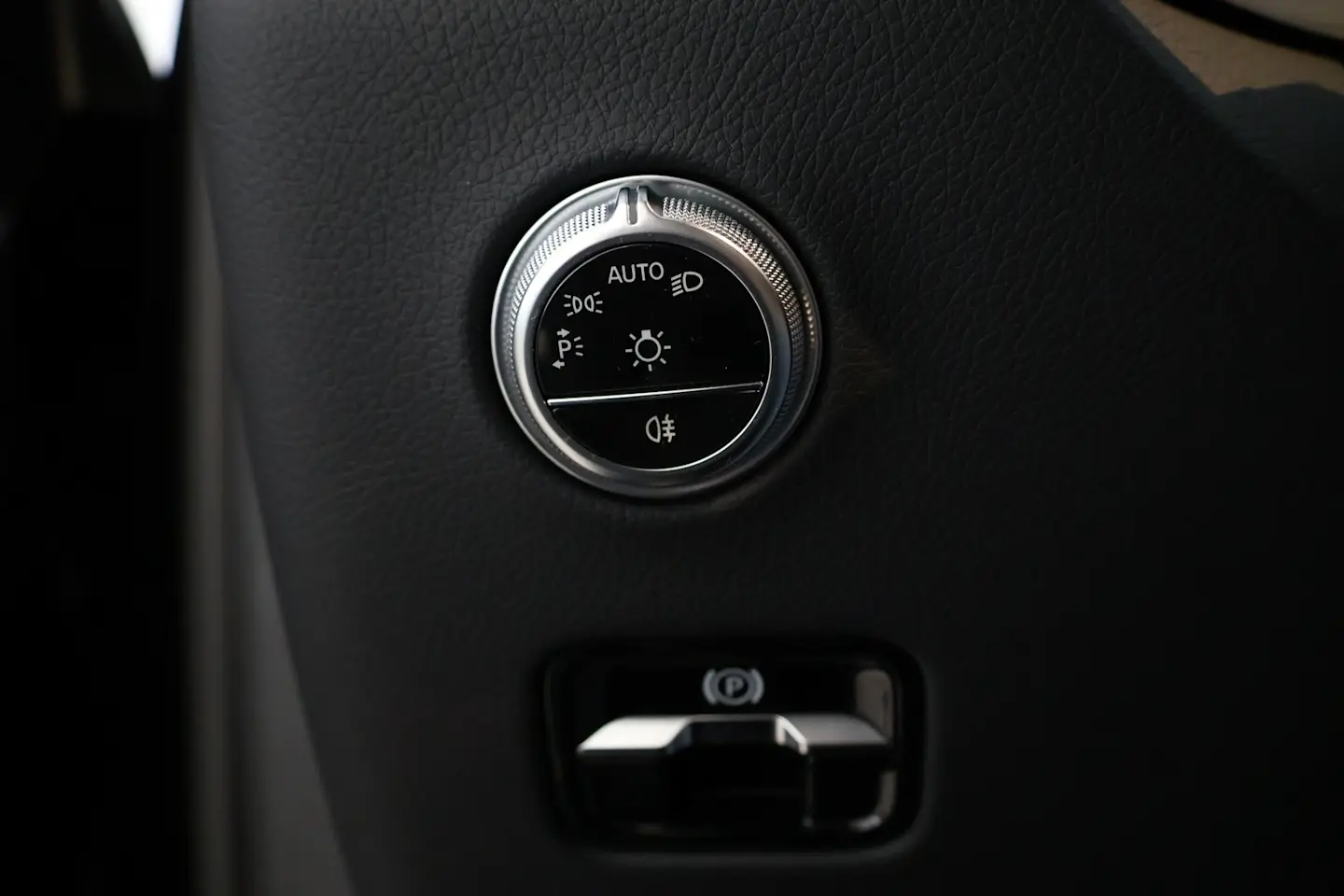 Car Image - XB5803OB68LWAvmxc8g6A