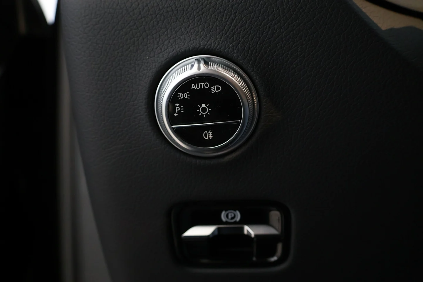 Car Image - XB5803OB68LWAvmxc8g6A