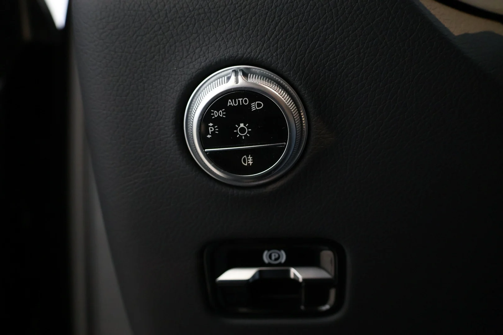 Car Image - XB5803OB68LWAvmxc8g6A
