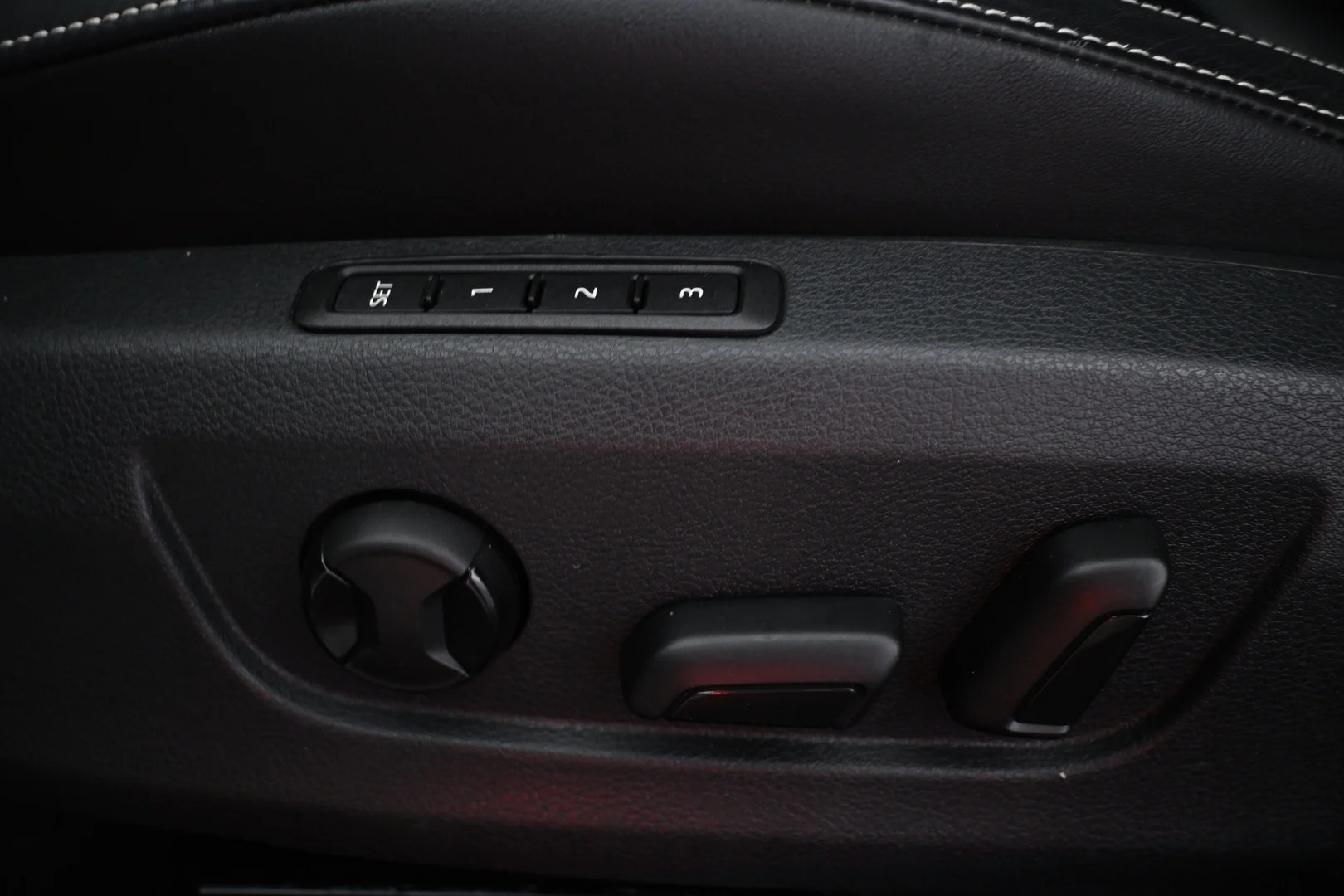 Car Image - 5LAq4zWv7WTL15VcYUyvtL