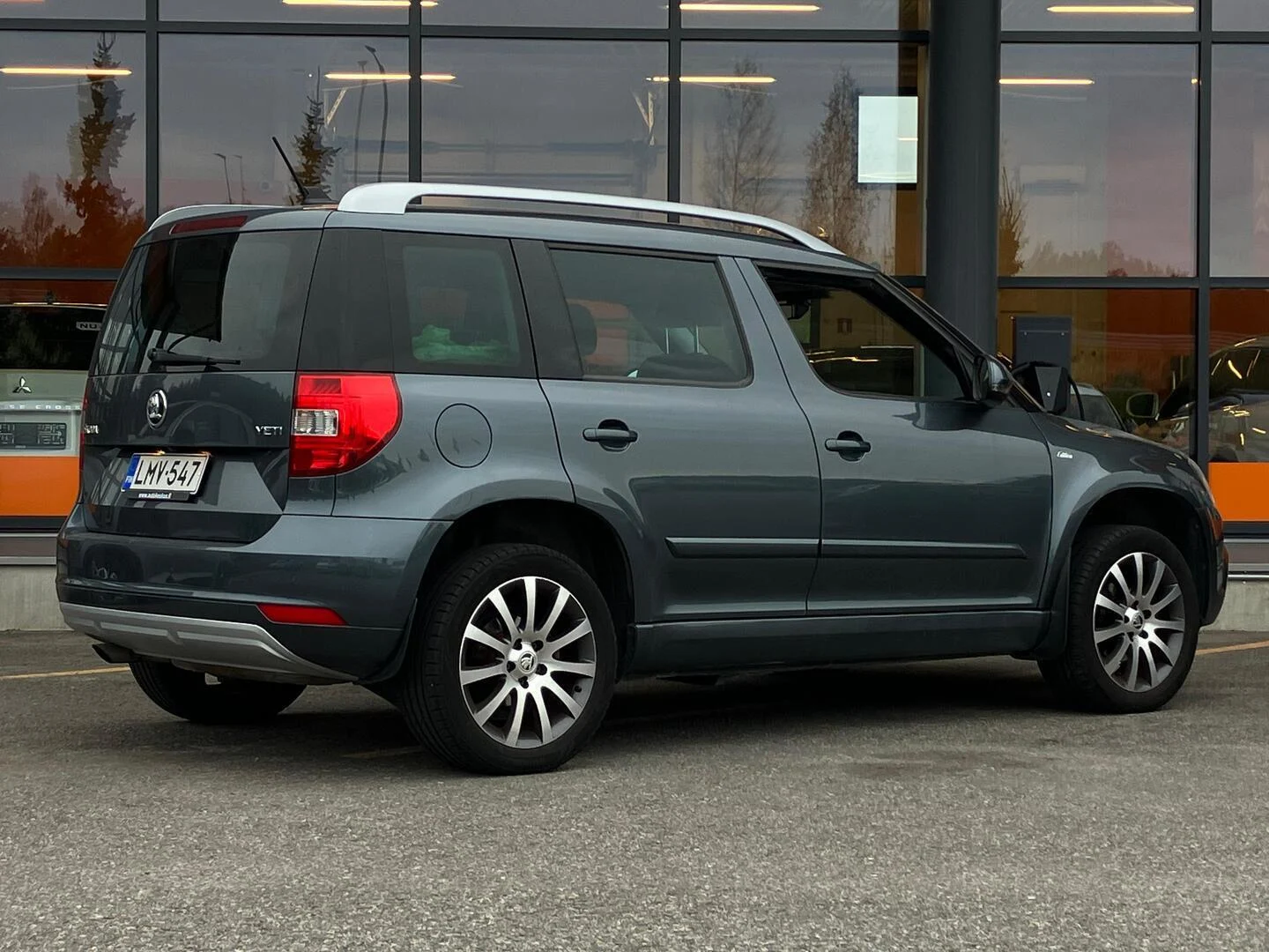 Car Image - 3jVNeupfmrLxtQAHhsKU8R