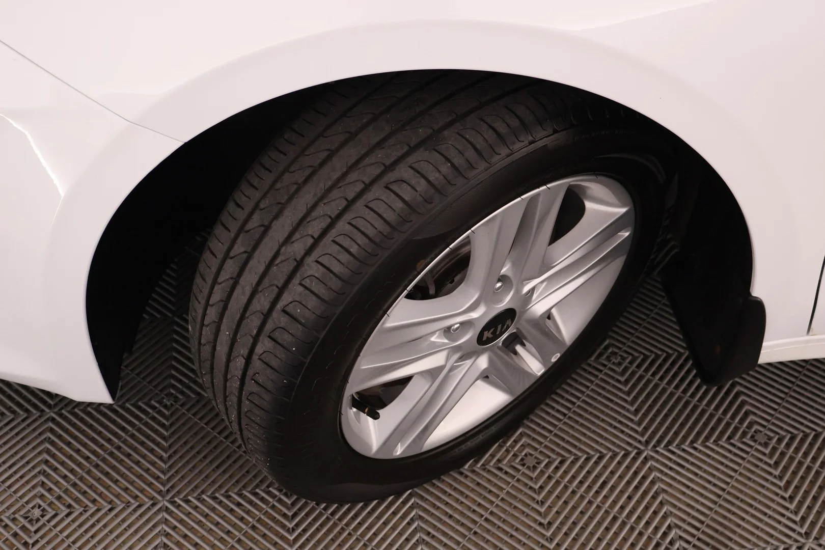 Car Image - 25s0Dg5WlzFAN72DZ9q37F