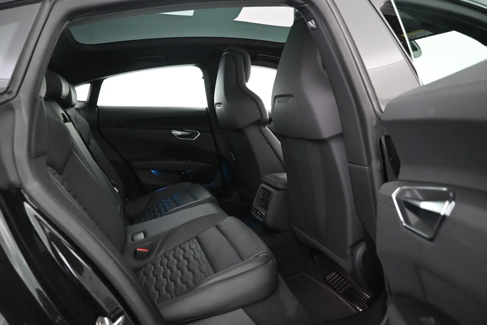 Car Image - 68kdl7E2xi3OfOlT7mmz7l