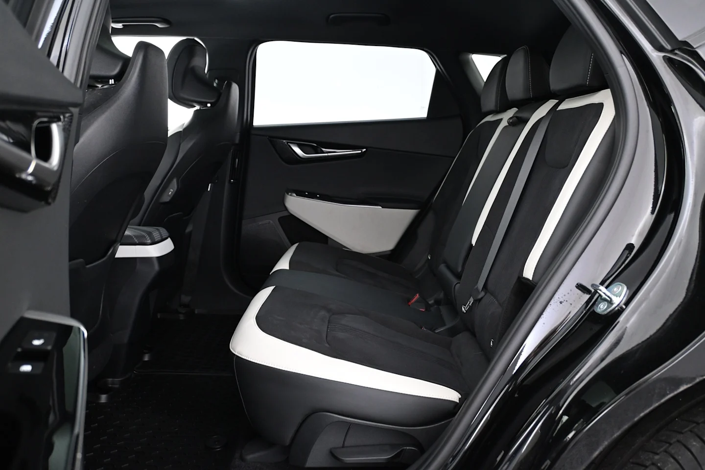Car Image - 3SKNDgTG4zmmhzXNC604QA