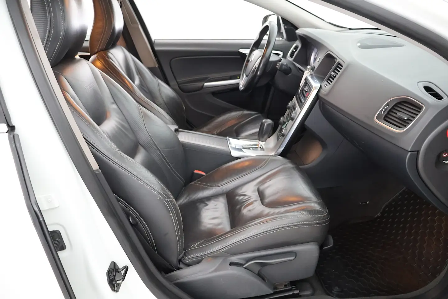 Car Image - 75djZFcxJMzBWvWSkKeMEL