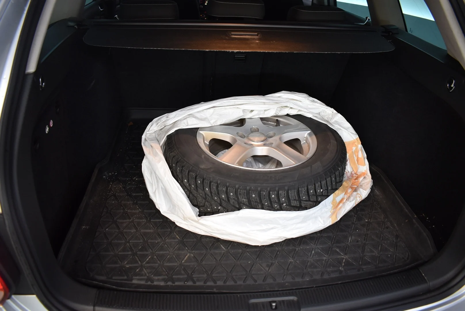 Car Image - tPecNNuE6pGeQL2osxPPP