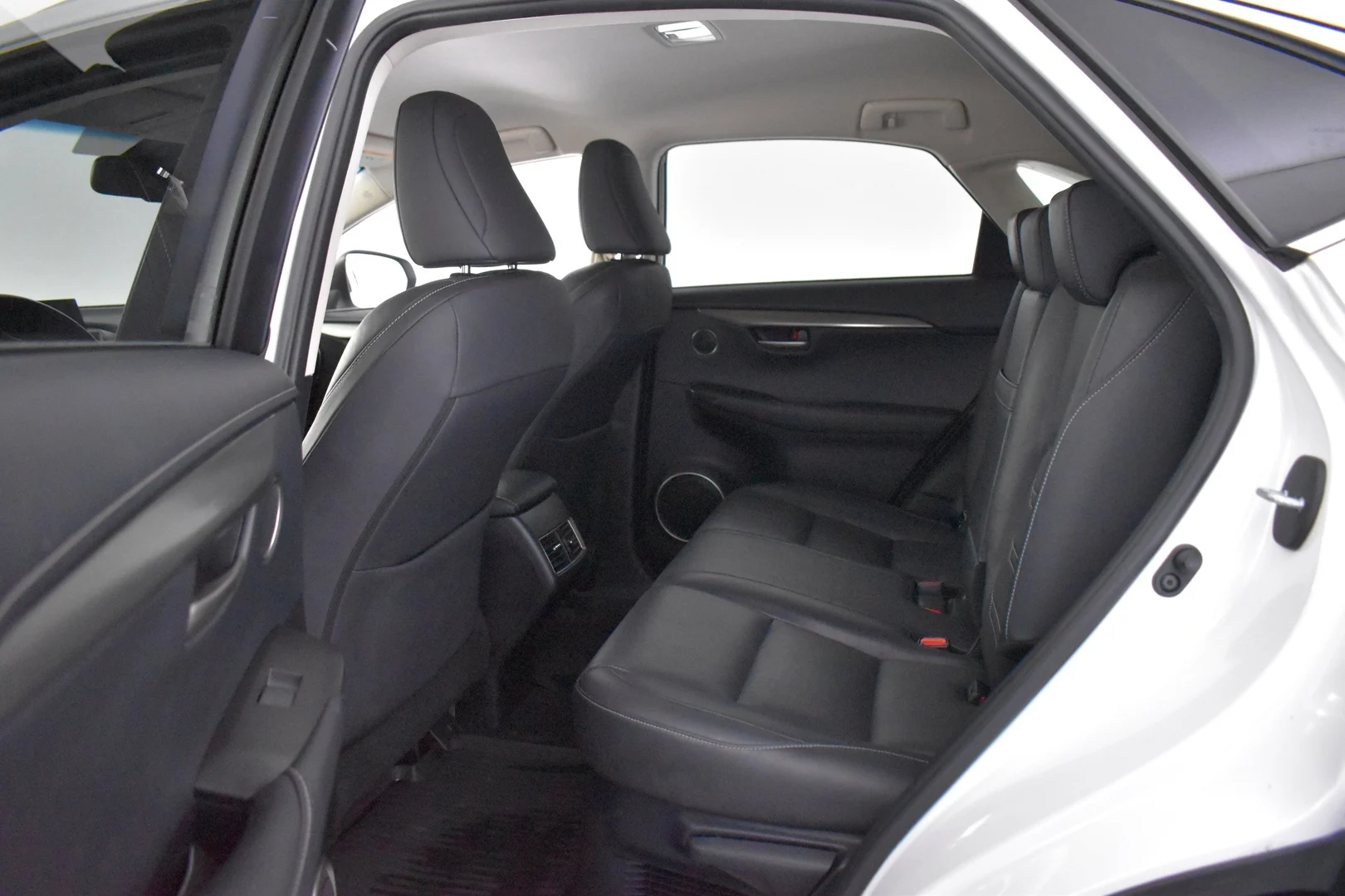 Car Image - 5LDkW0HM9KqIzTEA0MJ4PZ