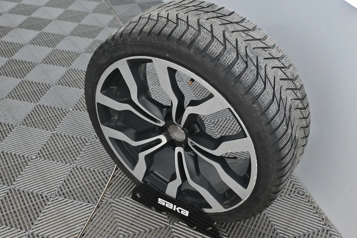 Car Image - 4Iyh0N4bR0xnA8UtFq0z0t