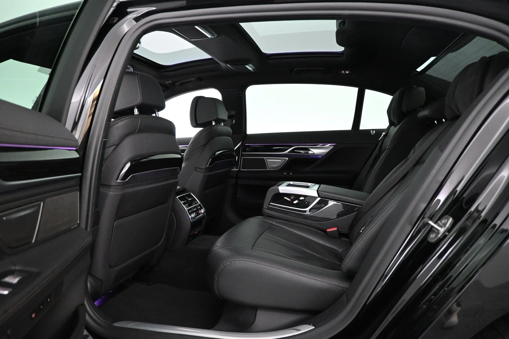 Car Image - 28GSvk77IRC44KGwWQIMH6