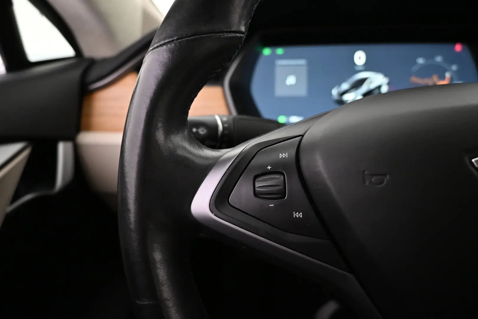 Car Image - 7v5E37ez4iaST2zpj2sleO