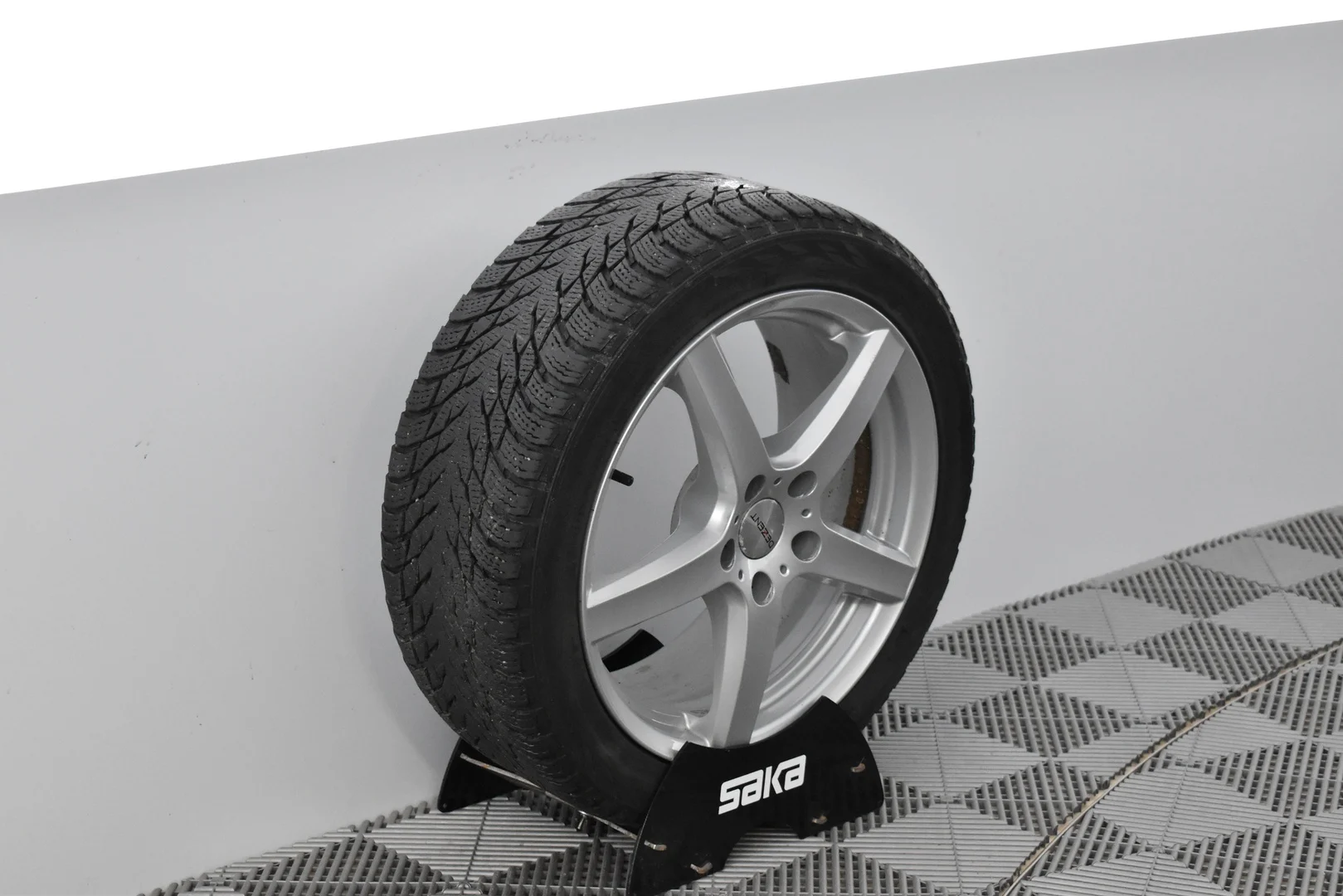 Car Image - 6jVhXgRvIaKZU8L93lkJ1M