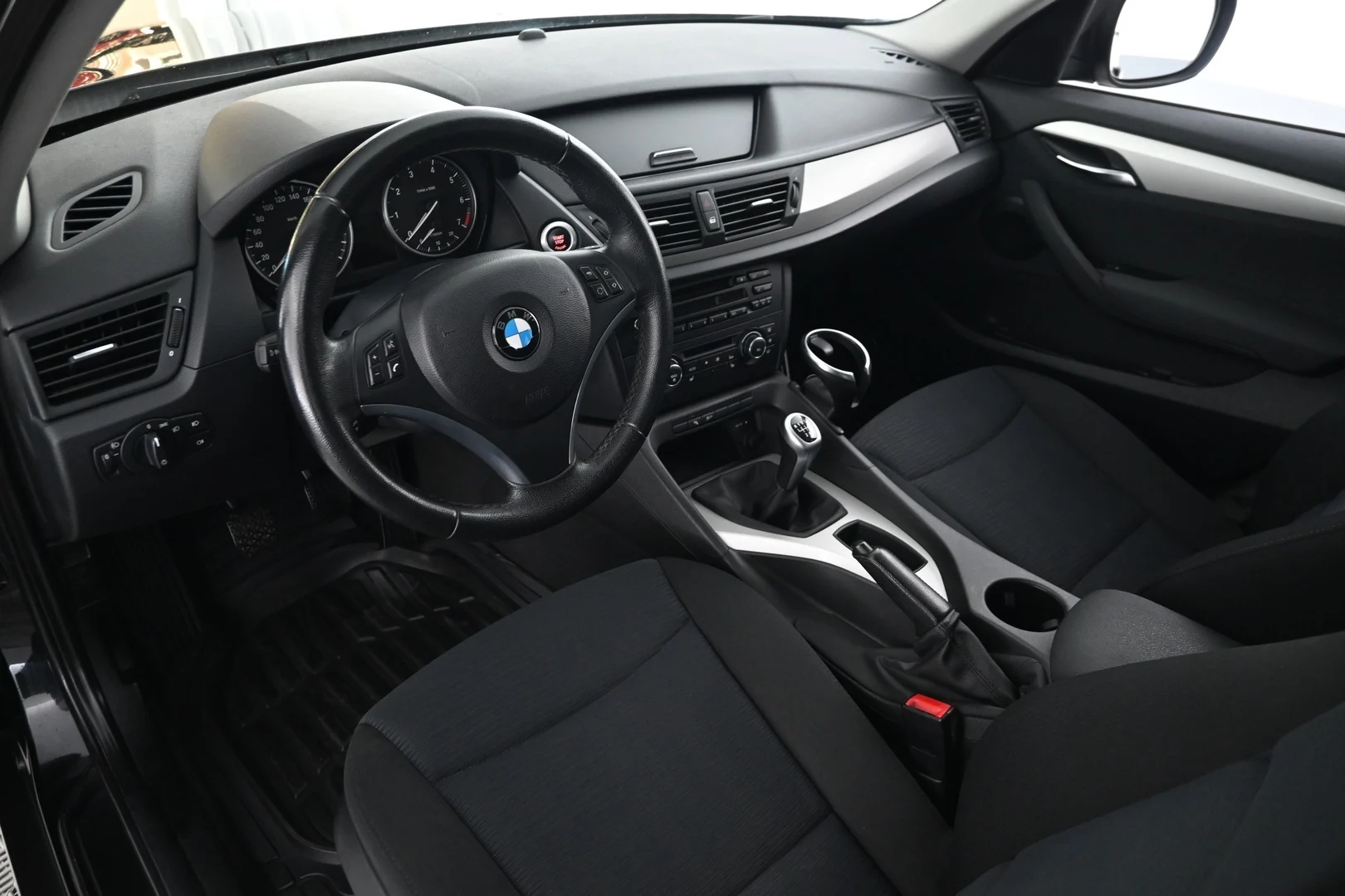 Car Image - 3ndl1inKxhZs8gyd5pNrKy