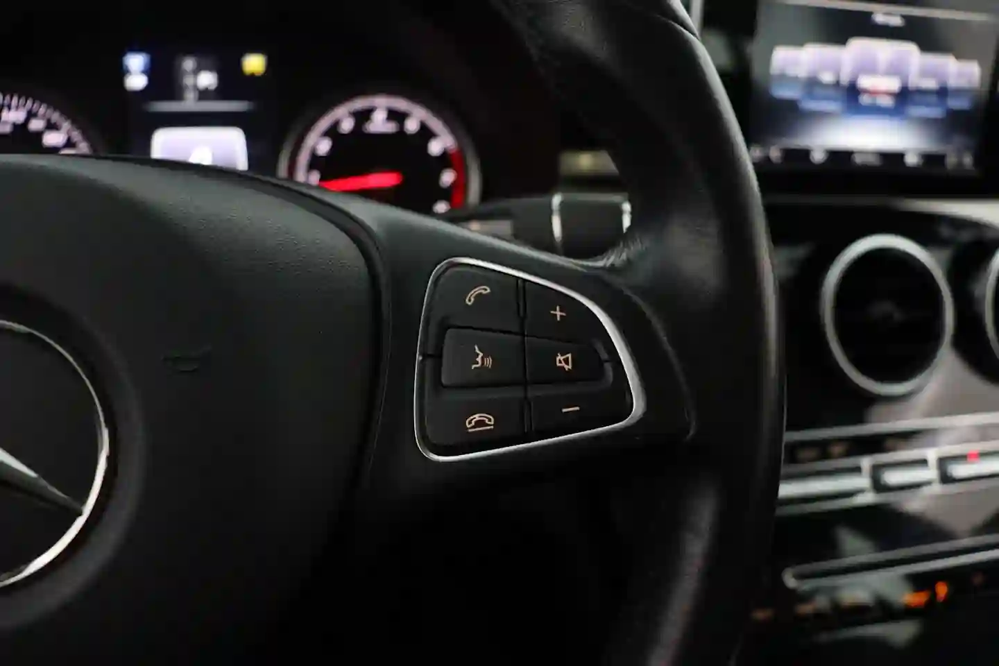 Car Image - OvwsuDmTUT99tNMYn9Ogp