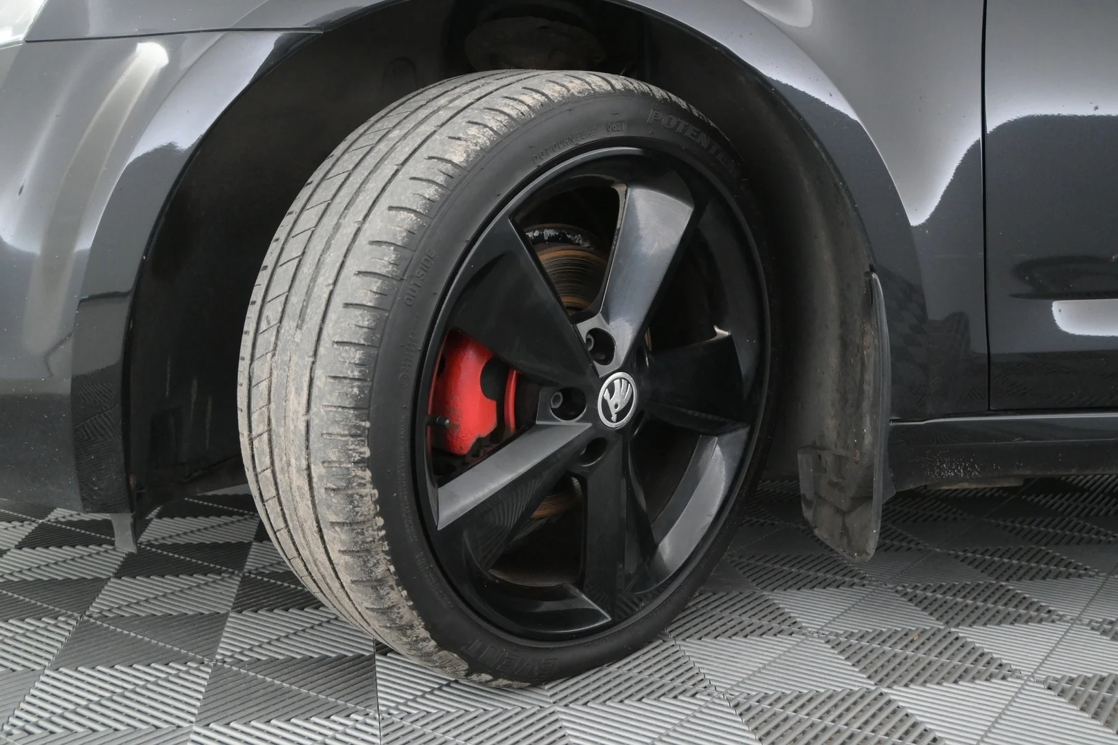 Car Image - 2dV22RypYjQECeqxJRTFk1