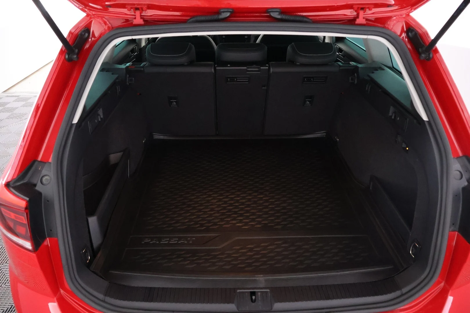Car Image - Vt1z6hlokY5ikc3rR2uje