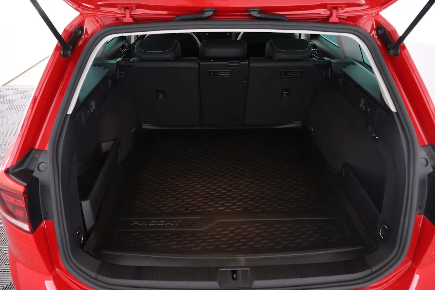Car Image - Vt1z6hlokY5ikc3rR2uje