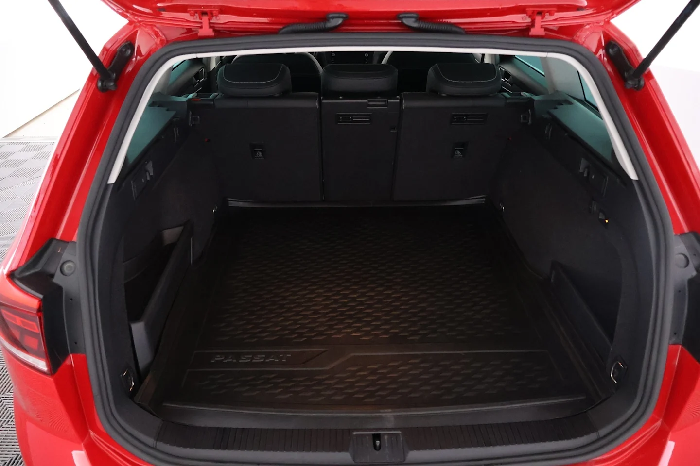 Car Image - Vt1z6hlokY5ikc3rR2uje