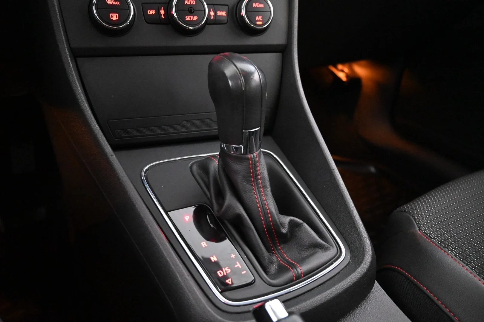 Car Image - 1qrsiY0tzcSMVQoyHjg4cR