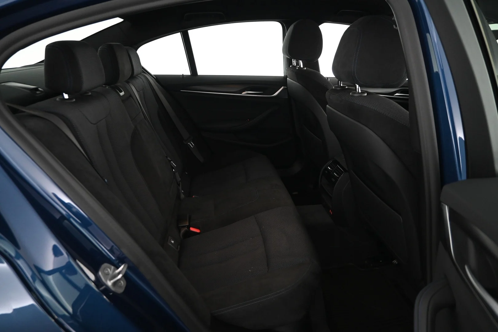 Car Image - 2lkdu8MW6vOb8nZNLibWrG