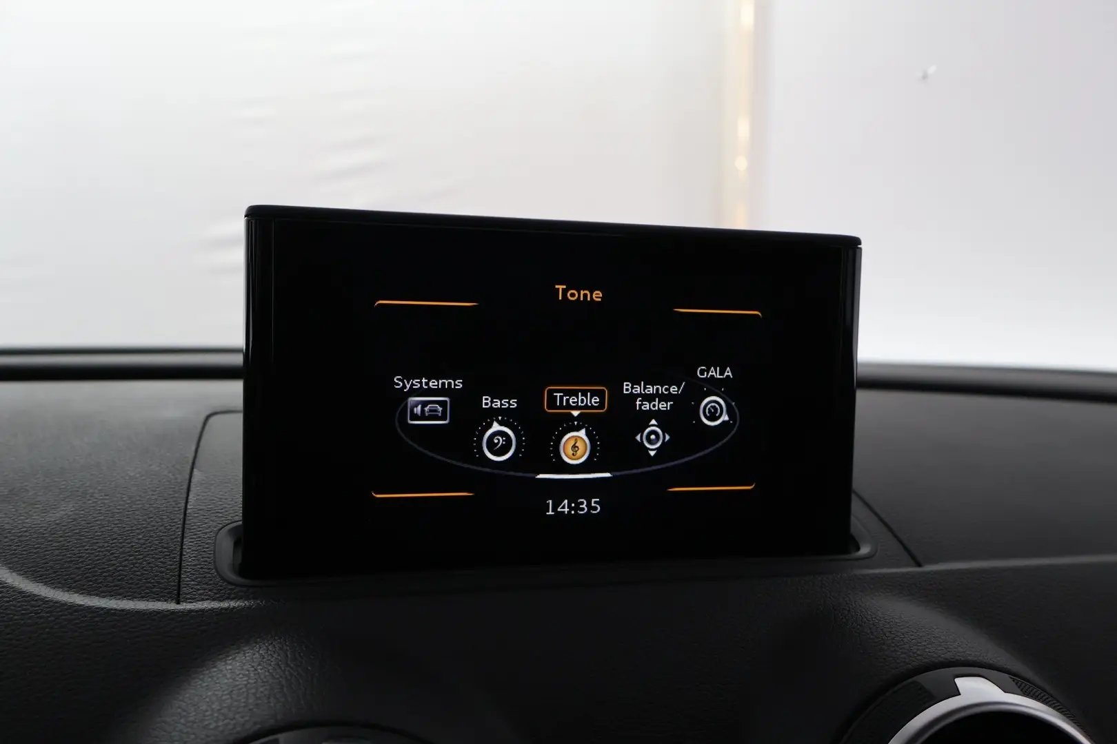 Car Image - W2nxGH5pTogrAjWDQwX2O