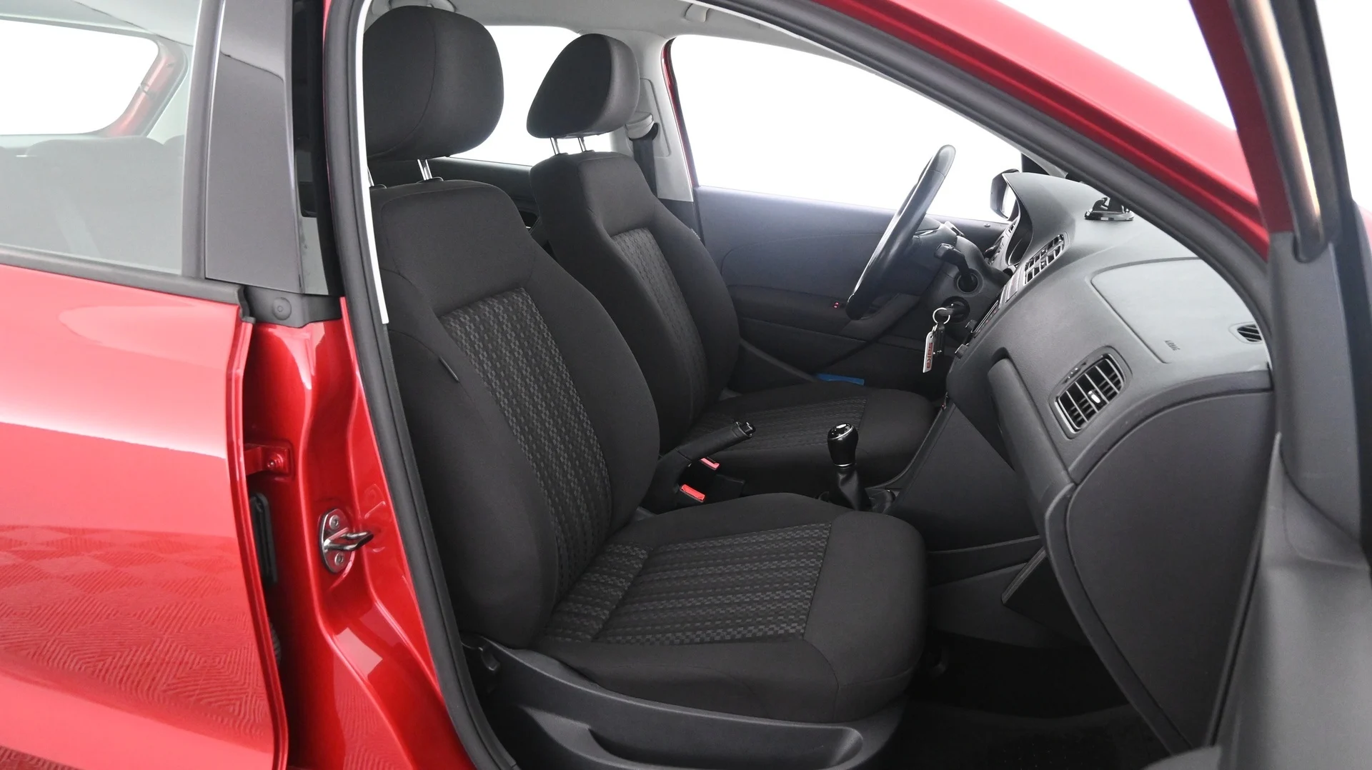 Car Image - 33YcLhea3ctTyZkhZkodbL