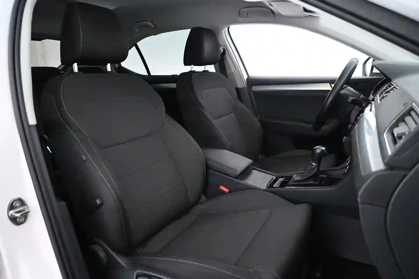 Car Image - Y8fldEjNj3dqZ7ToSERkc