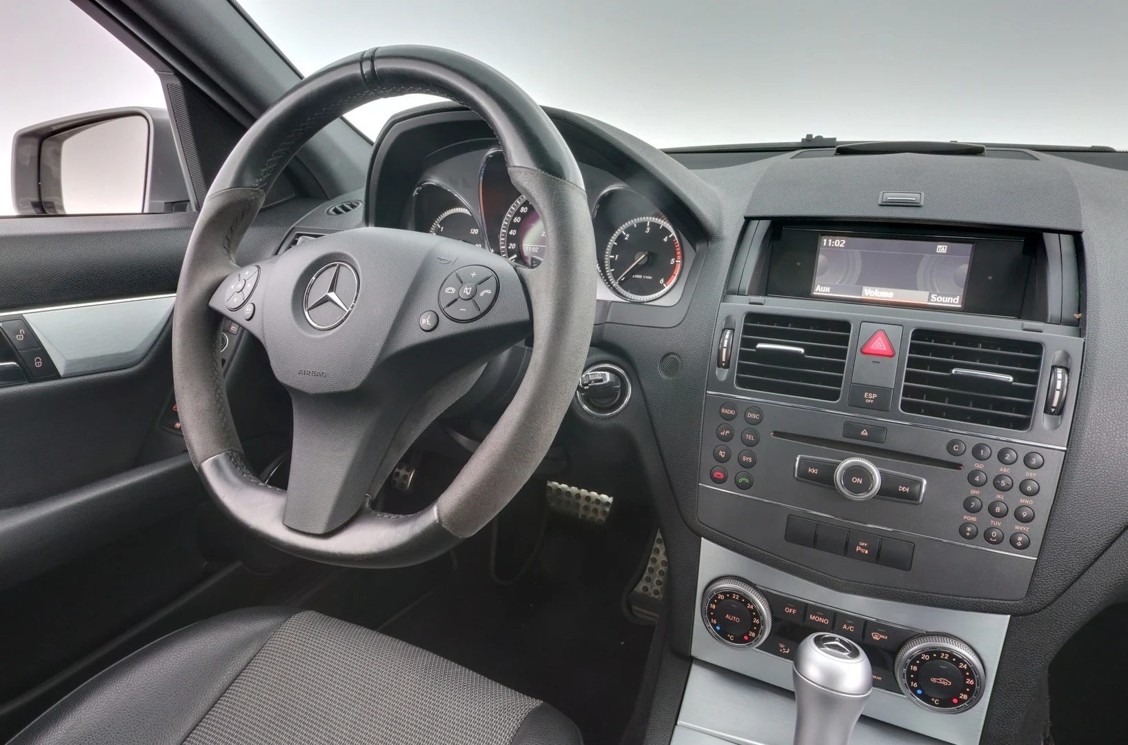 Car Image - 2dNKT6ZWrriOZL4MYTsJ6O