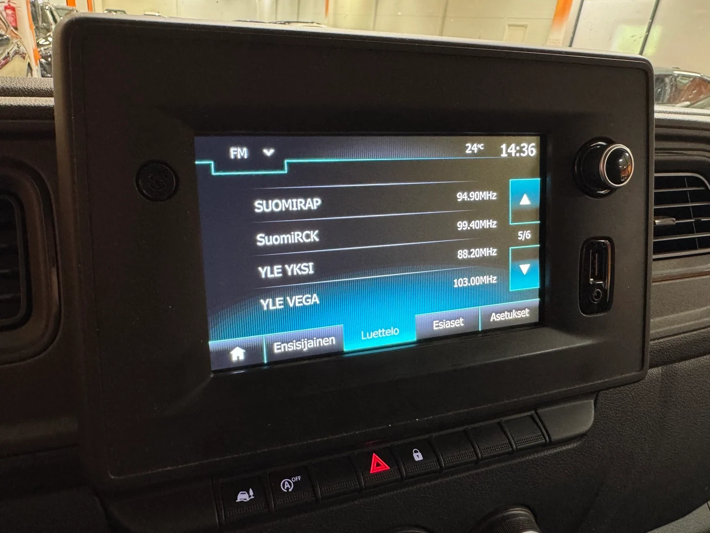 Car Image - 30bCe82JtVnfjDycJgs47W