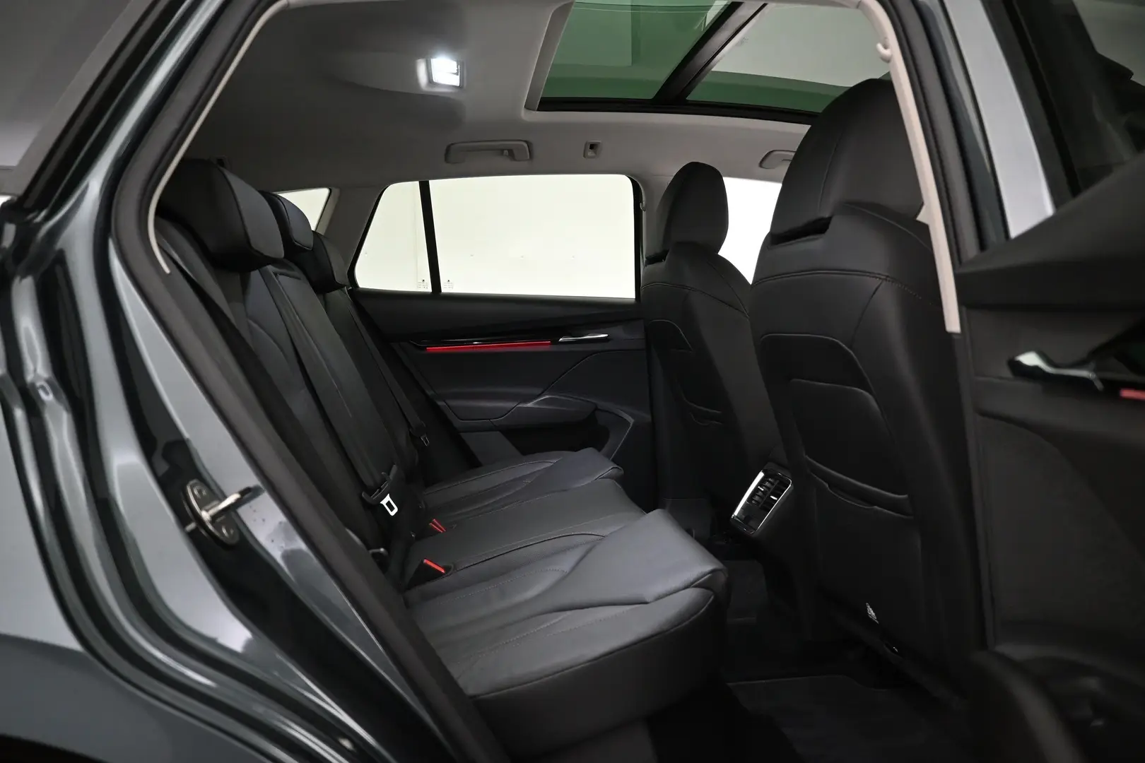 Car Image - 5ZU6b68Dx6qH8kbUcgeGJl