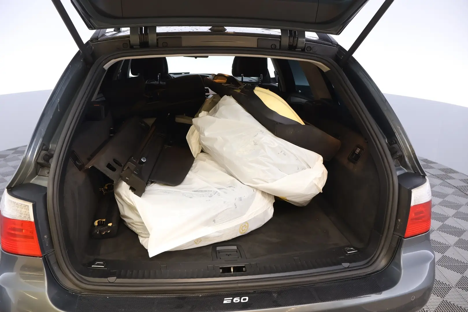 Car Image - 7MqUaeQJRyyNzQOngi8CGb