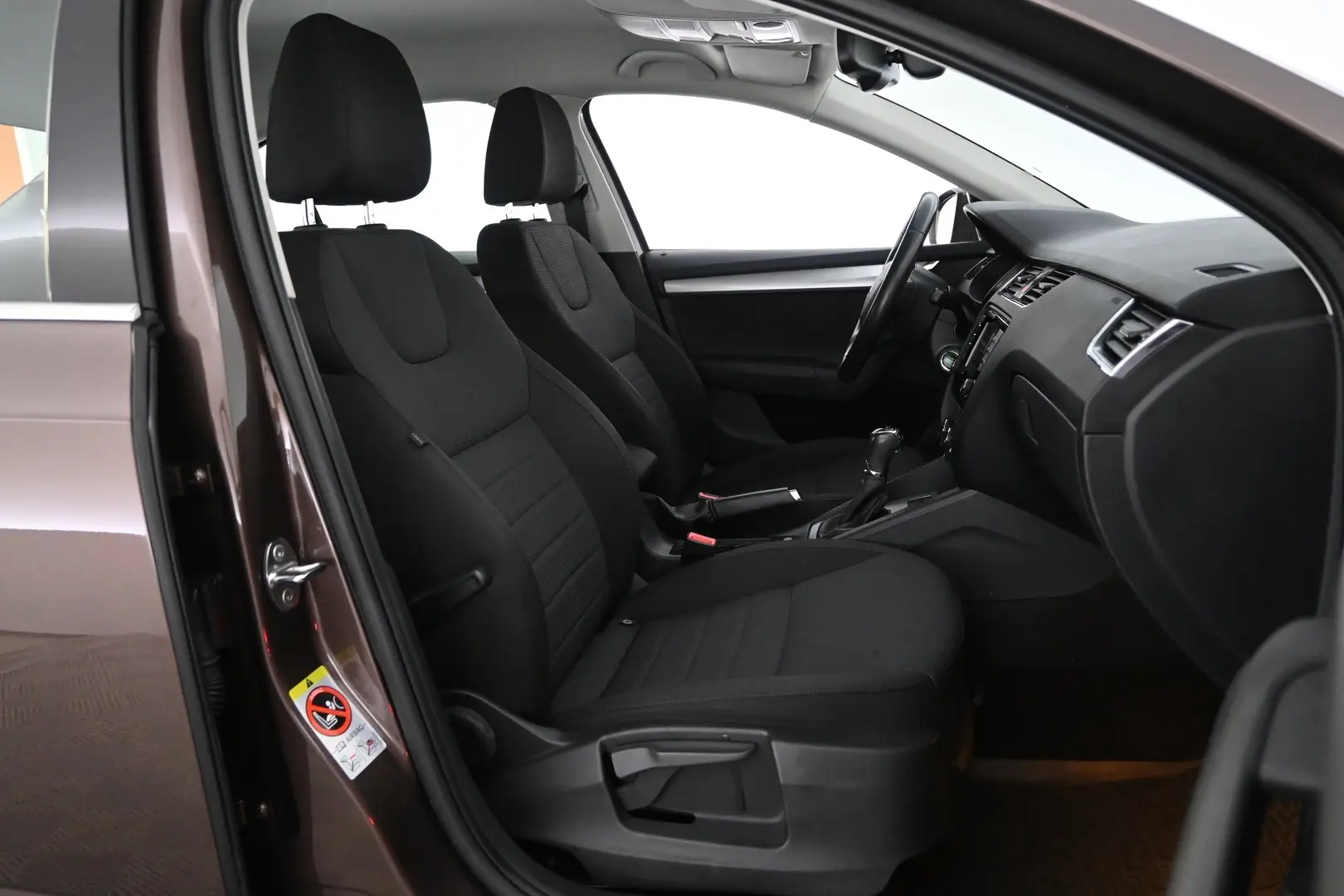 Car Image - cxsyamBhtsBNUxigIHbvd